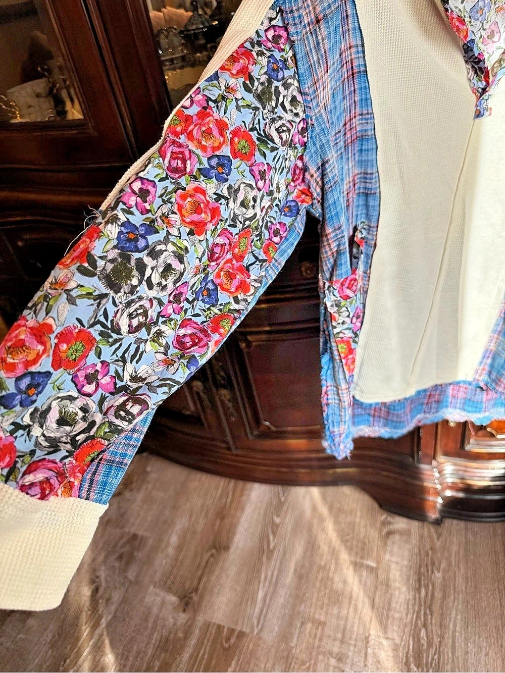 POL Floral Plaid Long Sleeve Top in Blue & Cream 45Size Large - Picture 5 of 7